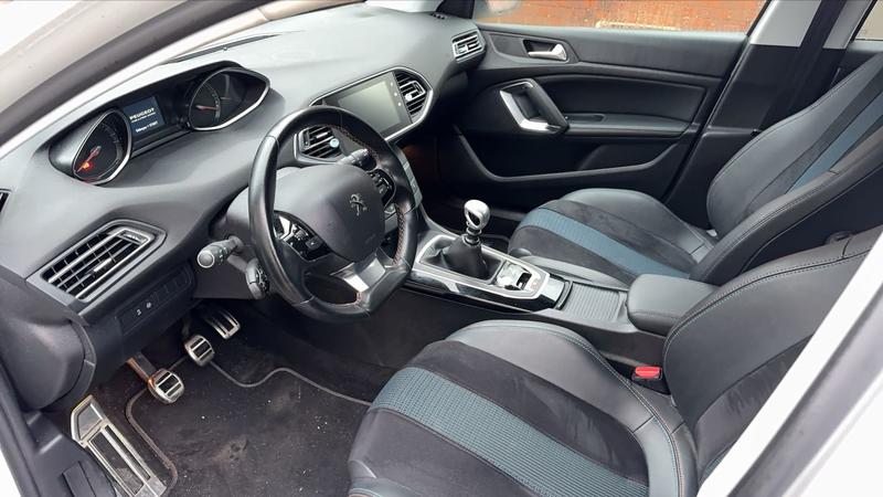 Peugeot 308 II 1.5 BlueHDi 130 Tech Edition