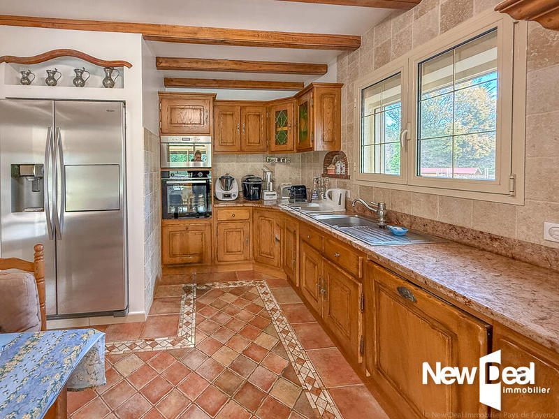 Maison - 220 m² - 8 pièces