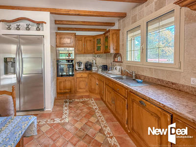 Maison - 220 m² - 8 pièces