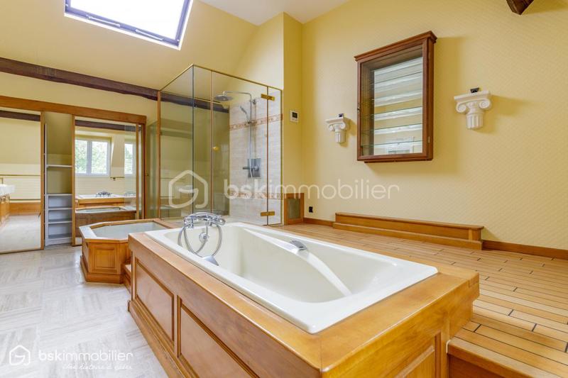 Demeure - 326 m² - 9 pièces