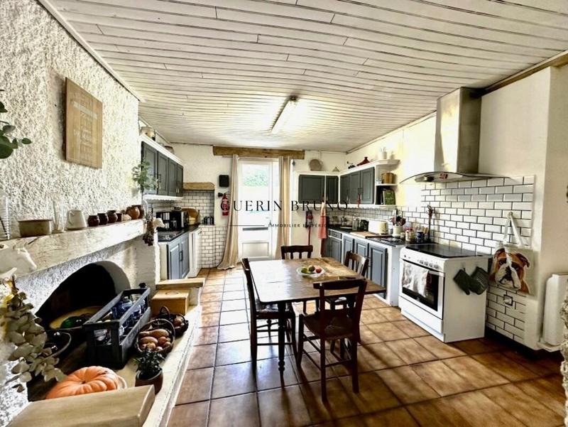 Propriété - 180 m² - 11 pièces