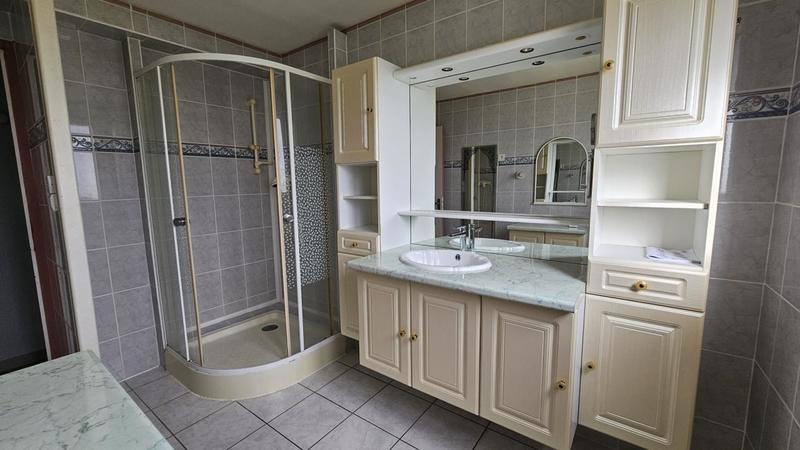 Maison - 99 m² - 6 pièces