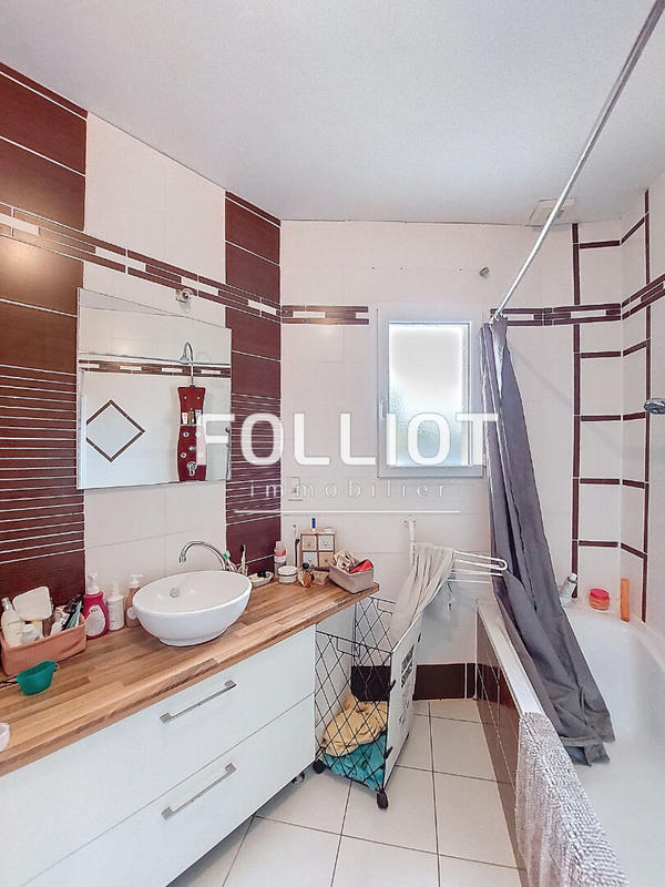 Maison - 201 m² - 7 pièces