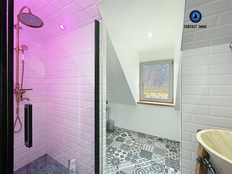 Maison - 210 m² - 10 pièces