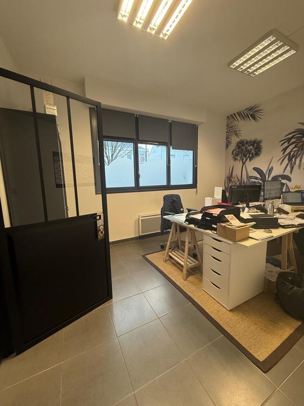 Local commercial - 120 m² - 6 pièces