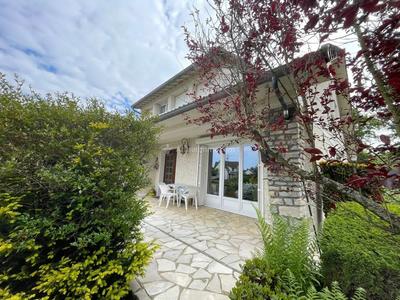 Maison - 166 m² - 7 pièces