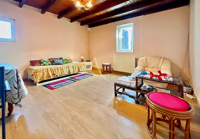 Maison - 230 m² - 7 pièces