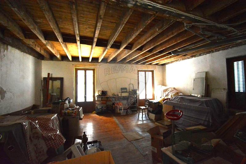 Maison - 248 m² - 6 pièces