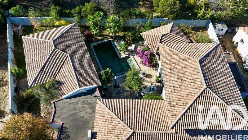 Maison - 411 m² - 5 pièces