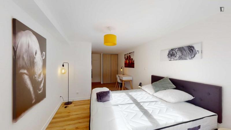 Chambre - 24 m² - 13 pièces