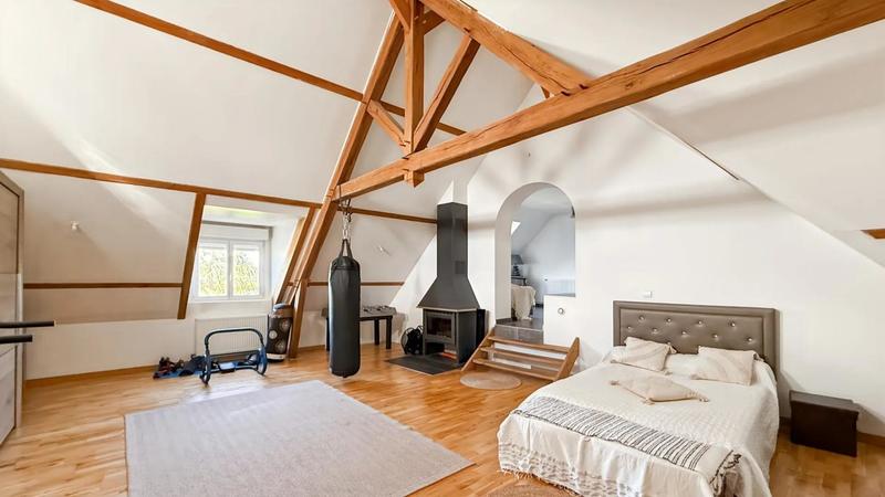 Maison - 370 m² - 8 pièces