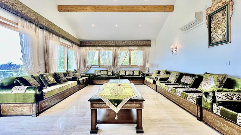 Maison - 388 m² - 17 pièces