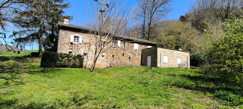 Maison - 941 m² - 26 pièces