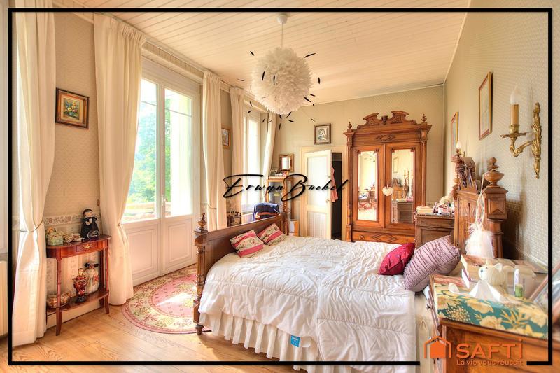 Maison - 290 m² - 9 pièces