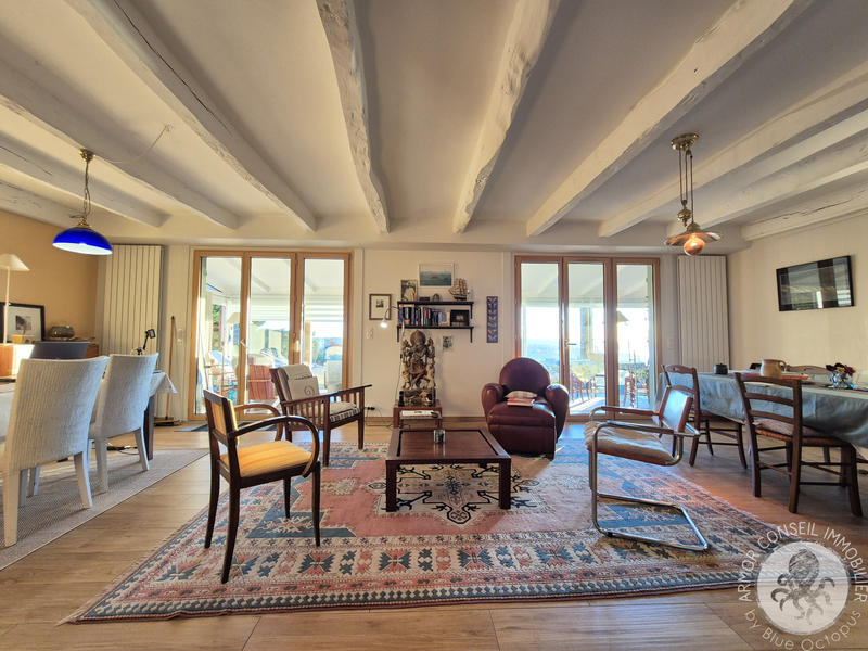 Maison - 240 m² - 8 pièces