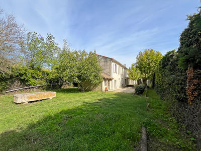 Maison - 370 m² - 8 pièces