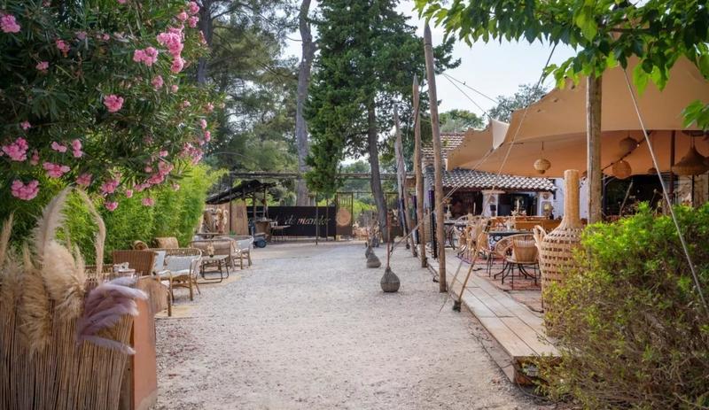 Bastide - 650 m² - 15 pièces