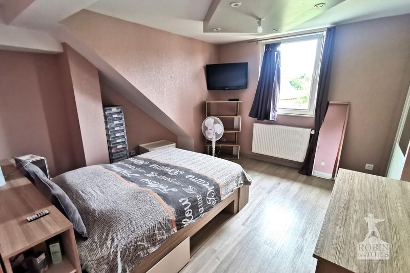 Maison - 235 m² - 10 pièces