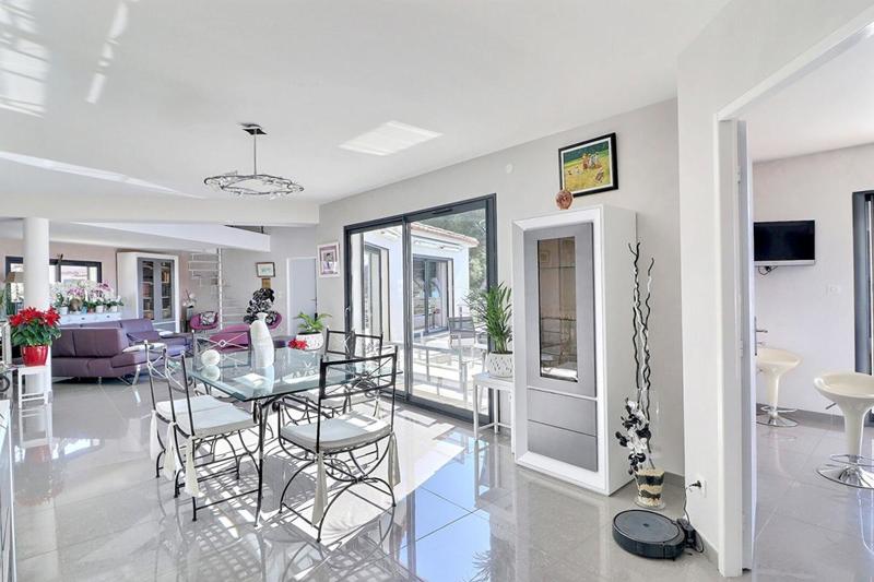 Demeure - 220 m² - 7 pièces