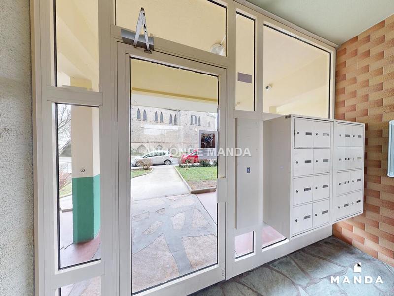 Chambre - 9 m² - 5 pièces