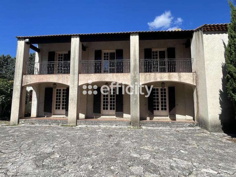 Maison - 258 m² - 9 pièces