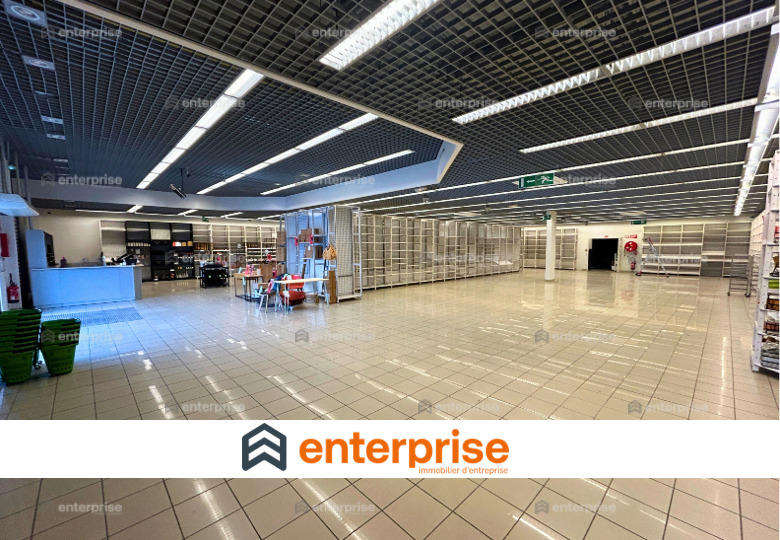 Local commercial - 670 m²