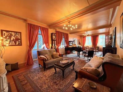 Maison - 375 m² - 12 pièces