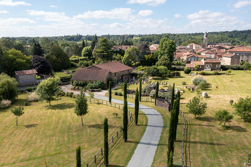 Maison - 285 m² - 13 pièces