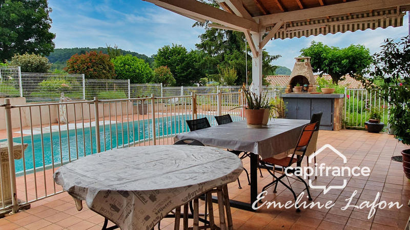 Maison - 196 m² - 8 pièces