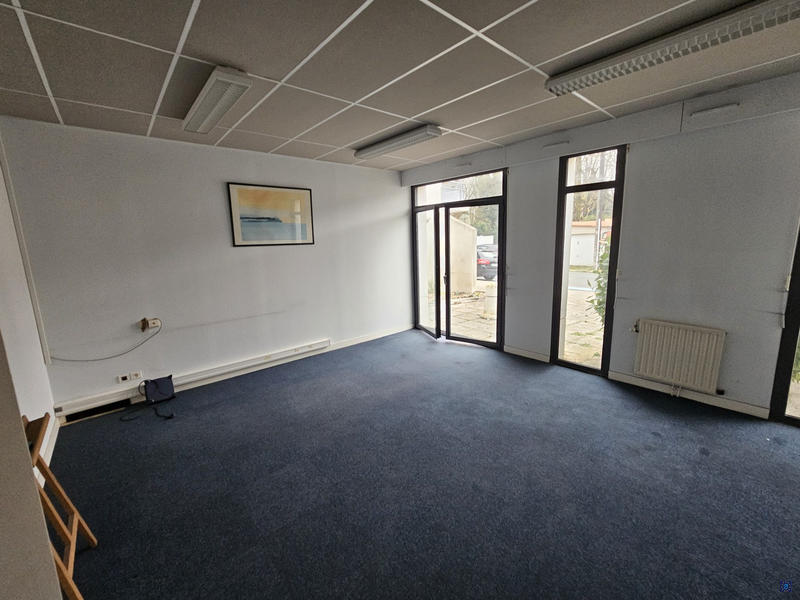 Local commercial - 138 m² - 10 pièces