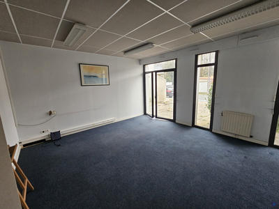Local commercial - 138 m² - 10 pièces