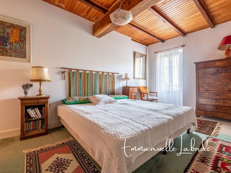 Propriété - 315 m² - 9 pièces