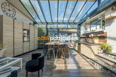 Maison - 233 m² - 9 pièces