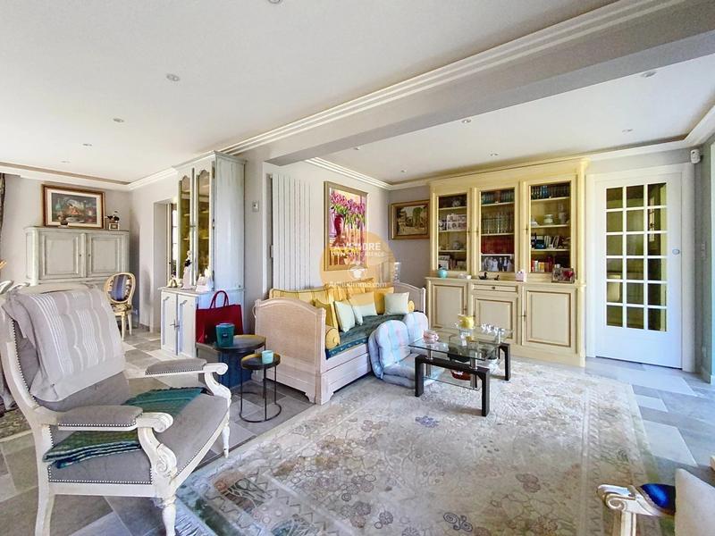 Maison - 181 m² - 7 pièces