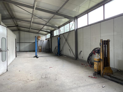 Entrepôt - 296 m²