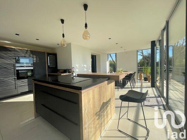 Maison - 290 m² - 9 pièces