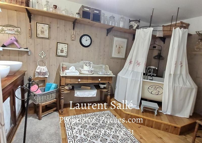 Moulin - 621 m² - 16 pièces