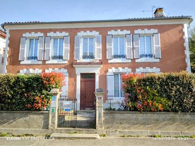 Maison - 365 m² - 10 pièces