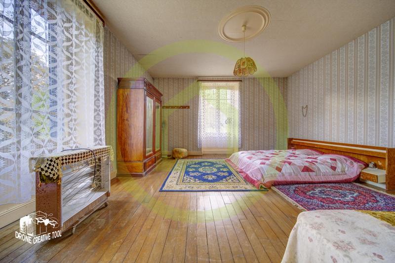 Maison - 241 m² - 8 pièces