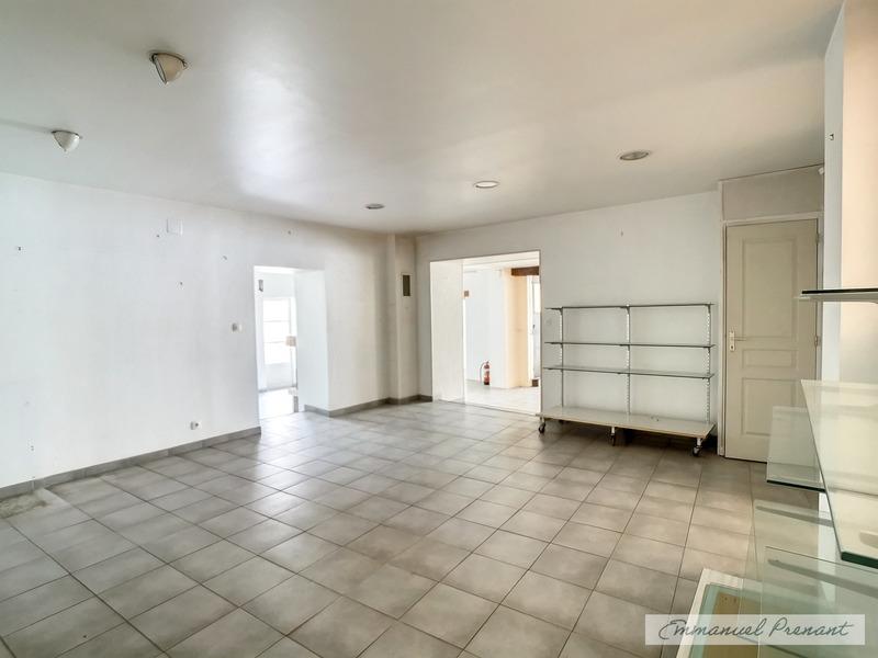 Local commercial - 242 m² - 7 pièces