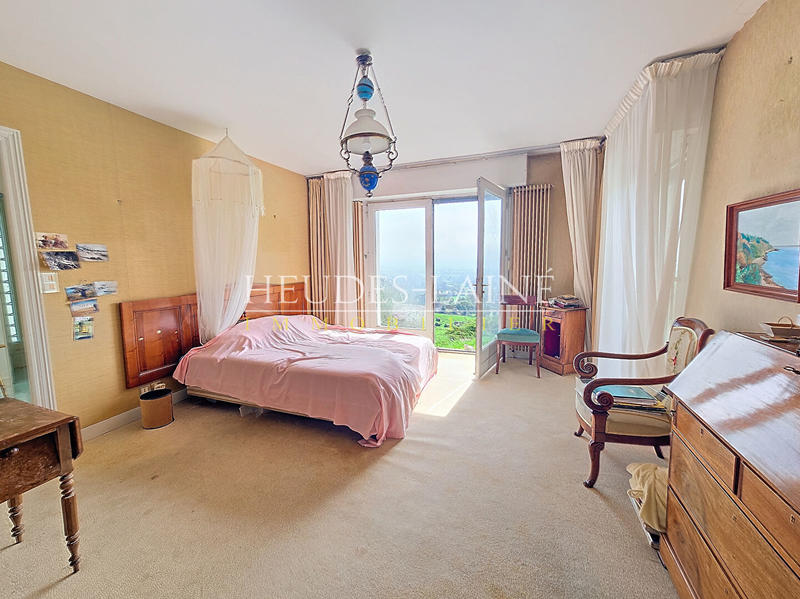 Maison - 232 m² - 7 pièces