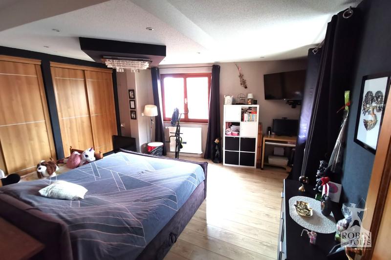 Maison - 235 m² - 10 pièces