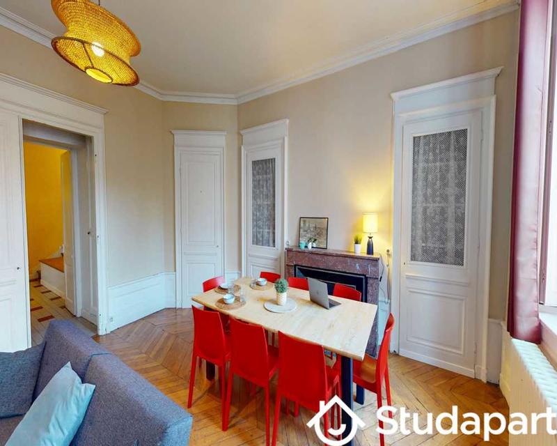 Chambre - 240 m² - 1 pièce