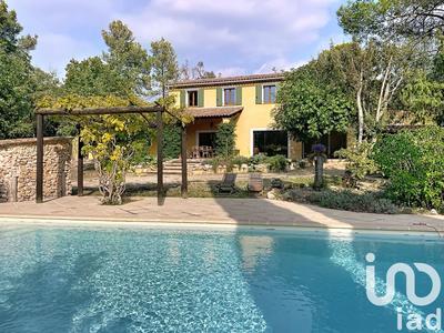 Maison - 198 m² - 7 pièces