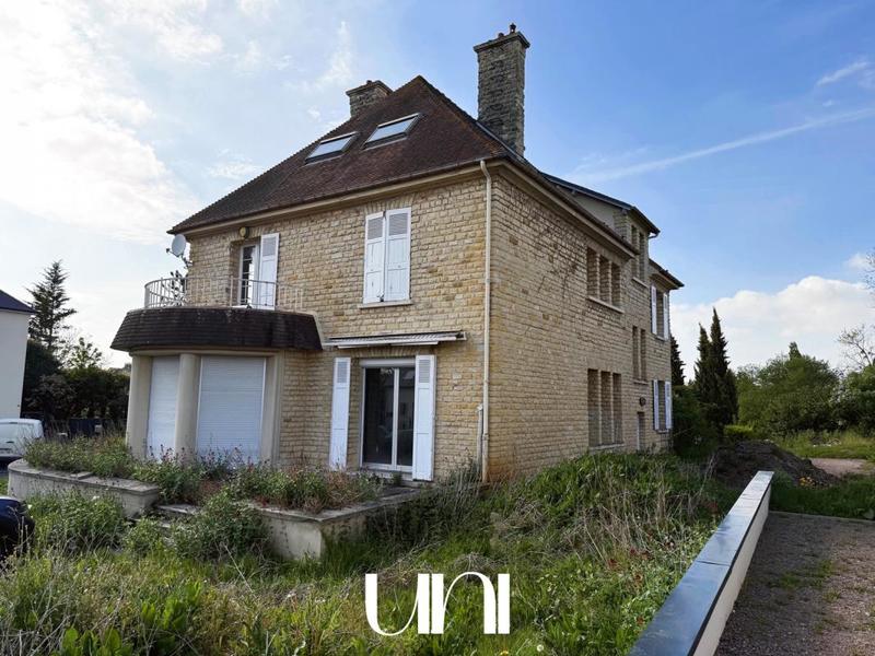 Maison - 325 m² - 10 pièces