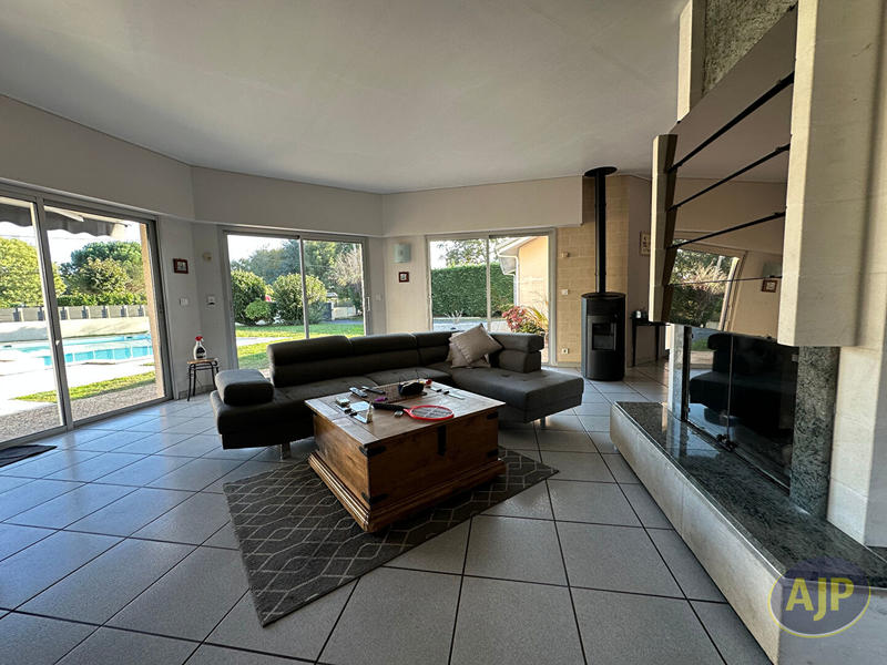 Maison - 167 m² - 7 pièces