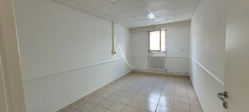 Bureau - 250 m² - 17 pièces