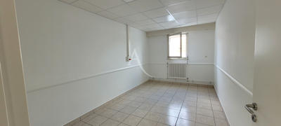 Bureau - 250 m² - 17 pièces