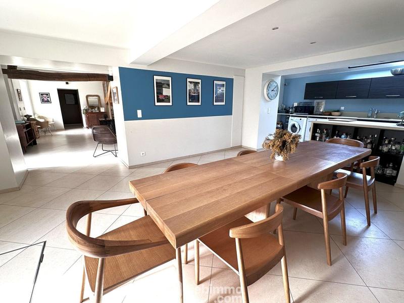 Maison - 202 m² - 6 pièces