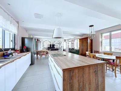 Maison - 102 m² - 4 pièces